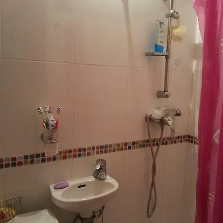 Palm Court Apartment *